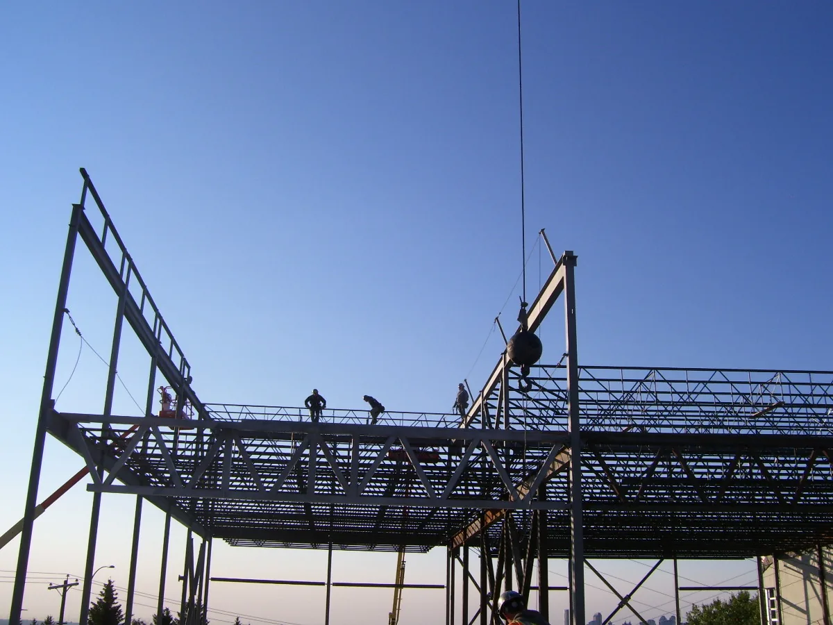 Winter Club steel erection