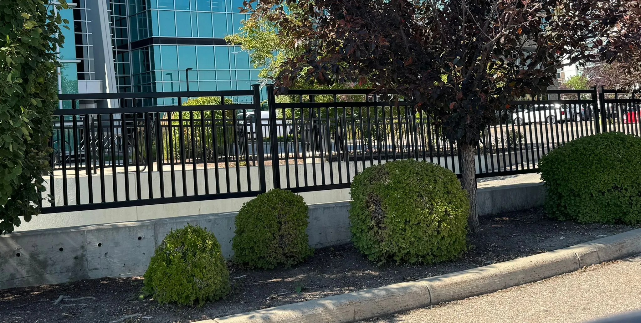 Architectural perimeter railing